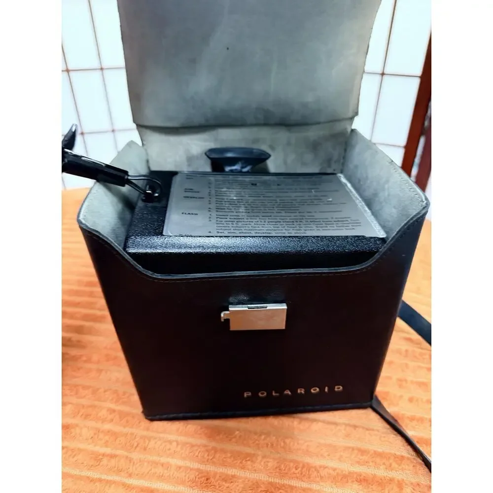 Vintage Polaroid Square Shooter 2 Land Camera Type 88 w/ Original Case 1970s